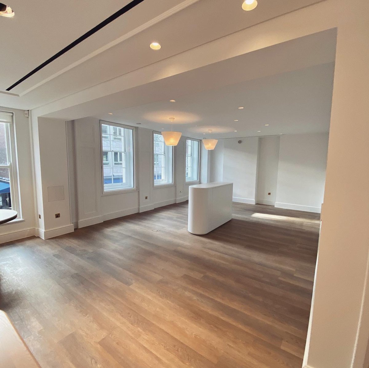 AspreyStudio's tweet photo. The Asprey Studio Gallery, a space for Asprey Studio / Asprey Bugatti releases + artists in web3. Club members can soon access the space ahead of public release + benefit from WL spots on collections/drops. Powered by Bugatti speakers available to AB NFT holders.

#aspreystudio https://t.co/J8FXYFySuG