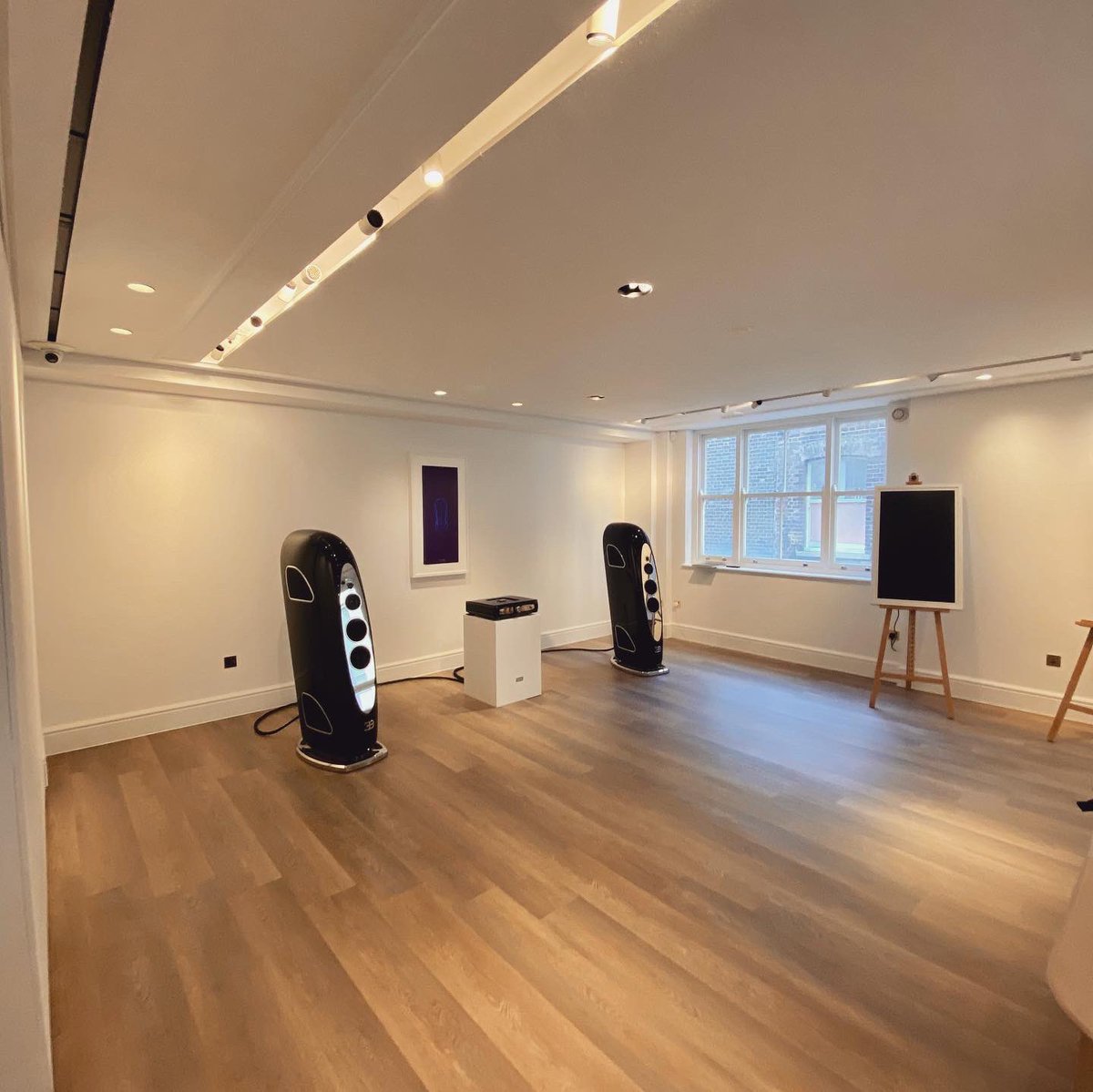 AspreyStudio's tweet photo. The Asprey Studio Gallery, a space for Asprey Studio / Asprey Bugatti releases + artists in web3. Club members can soon access the space ahead of public release + benefit from WL spots on collections/drops. Powered by Bugatti speakers available to AB NFT holders.

#aspreystudio https://t.co/J8FXYFySuG