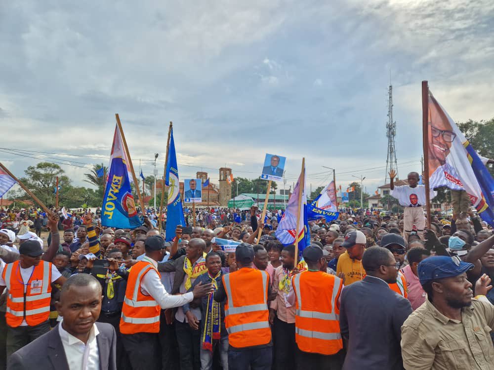 NgoyMuabila's tweet photo. LUALABA/KOLWEZI par terre entre les Mains du Président Delly SESANGA qui tient à l’heure actuelle son tout 1er Meeting de REFONDATION DU CONGO. DS Wetuuuuu. Il nous rassure ! https://t.co/l1S1q5I5yF