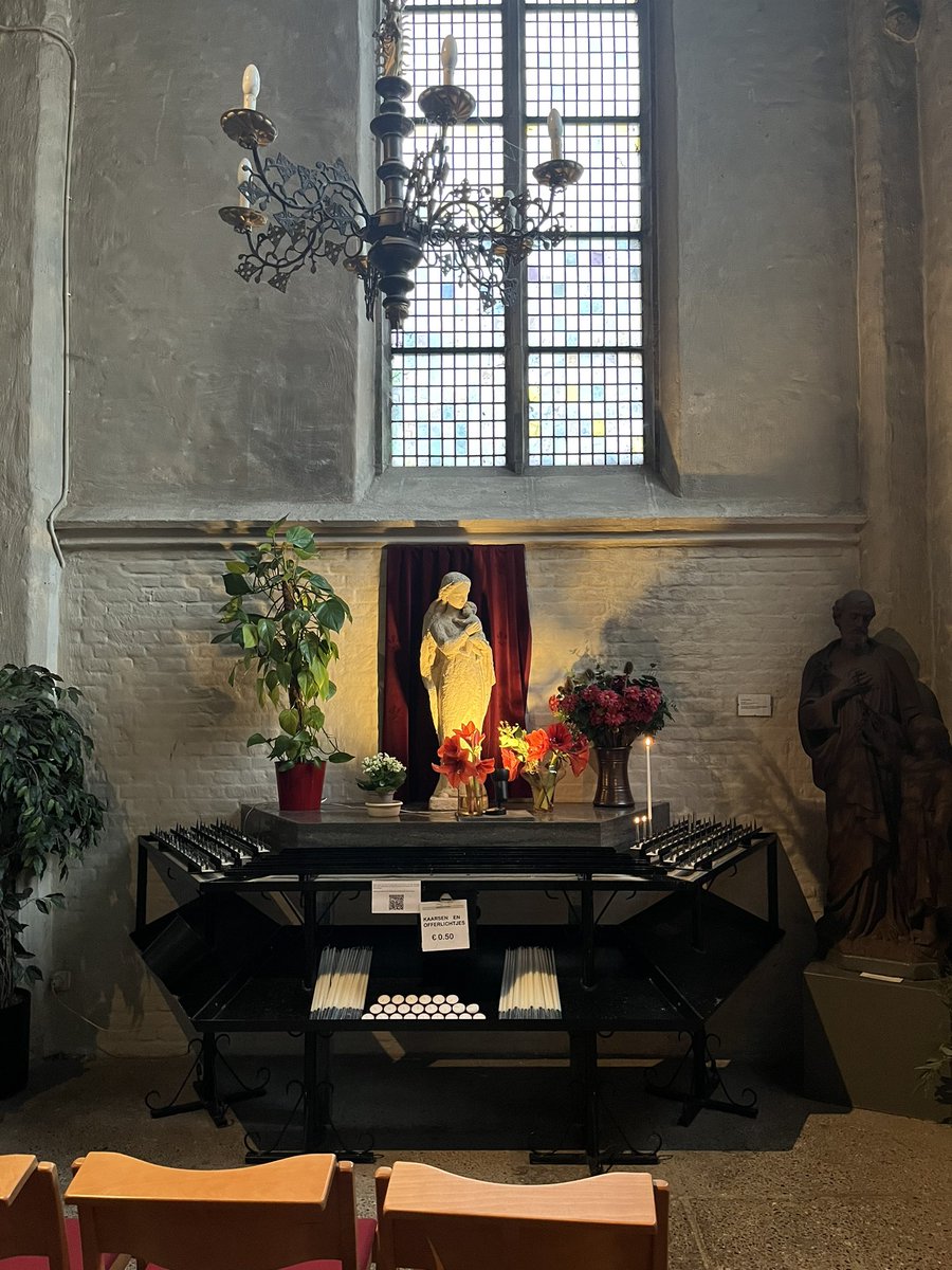 ziekenverzorger's tweet photo. Een kaarsje π―οΈ gebrand voor de mensen die het op dit moment zwaar- en moeilijk hebben, door ziekte, iemand moeten missen, liefde- en geluk π kunnen gebruiken. Dat iedereen de kracht mag vinden, dikke knuffel! Liefs Arjan ππ» π #kerk #zevenaar #parochie https://t.co/mhEvcYjtB2