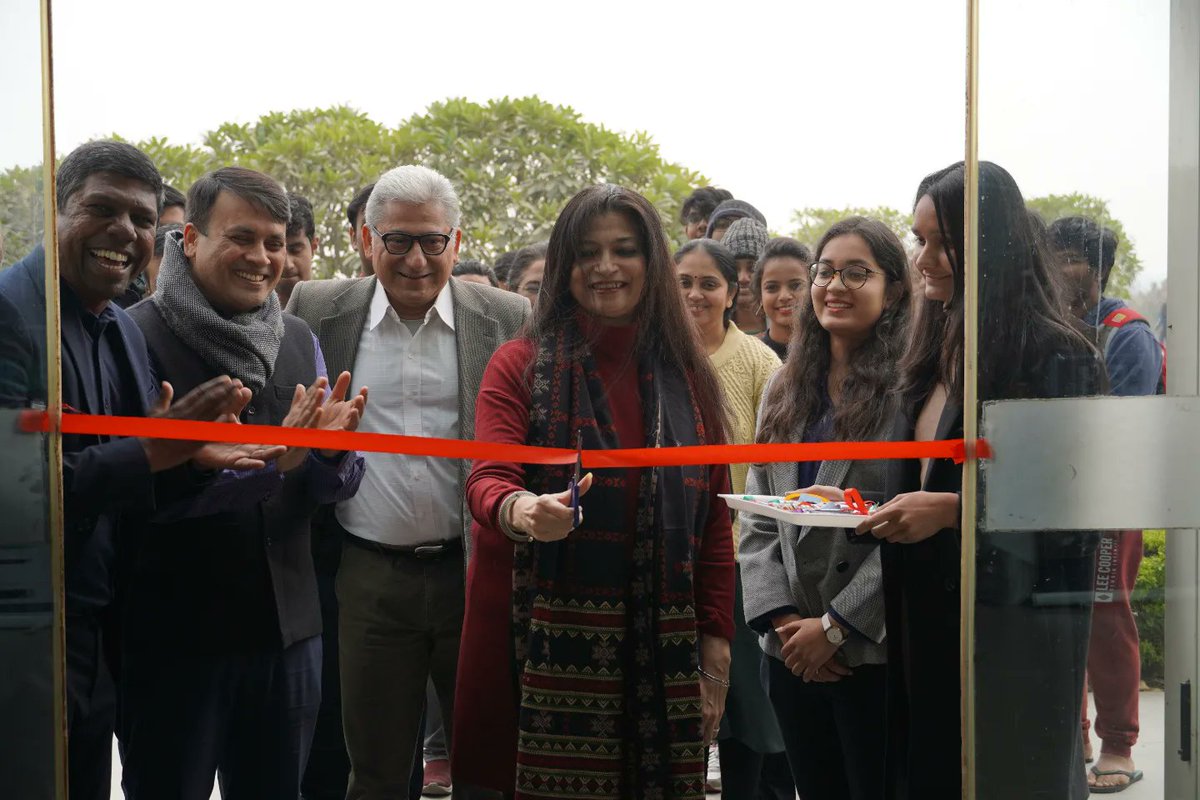 ShivNadarUniv's tweet photo. A holistic #learning experience at Day 1 of #Innofest 2023 - event promotes innovation and entrepreneurship. Featured #robots, #AR/VR designs, smart brain games, etc. Innofest is a collaboration between 13 clubs/societies and the Atal Incubation Centre.
#Innovation #Learning https://t.co/KrLXc8gieb