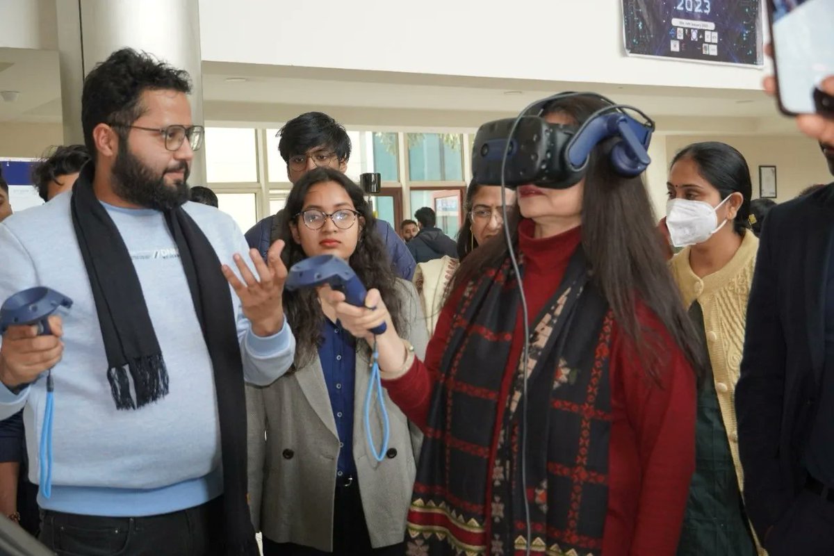 ShivNadarUniv's tweet photo. A holistic #learning experience at Day 1 of #Innofest 2023 - event promotes innovation and entrepreneurship. Featured #robots, #AR/VR designs, smart brain games, etc. Innofest is a collaboration between 13 clubs/societies and the Atal Incubation Centre.
#Innovation #Learning https://t.co/KrLXc8gieb