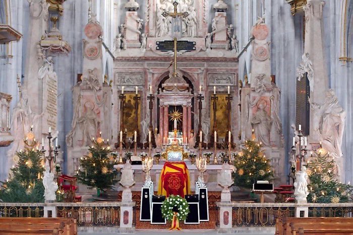 MuellerJohnF1's tweet photo. In Memoriam
His Royal Highness
Max
Margrave of Baden
Born, 3 July 1933
Died, 29 December 2022
These images (C) the House of Baden. Note the flag of the head of the house of Baden and the Order of Fidelity, the house order of Baden.
#GroßherzogtumBaden #MarkgrafvonBaden #heraldry https://t.co/IvCbfqLqz0