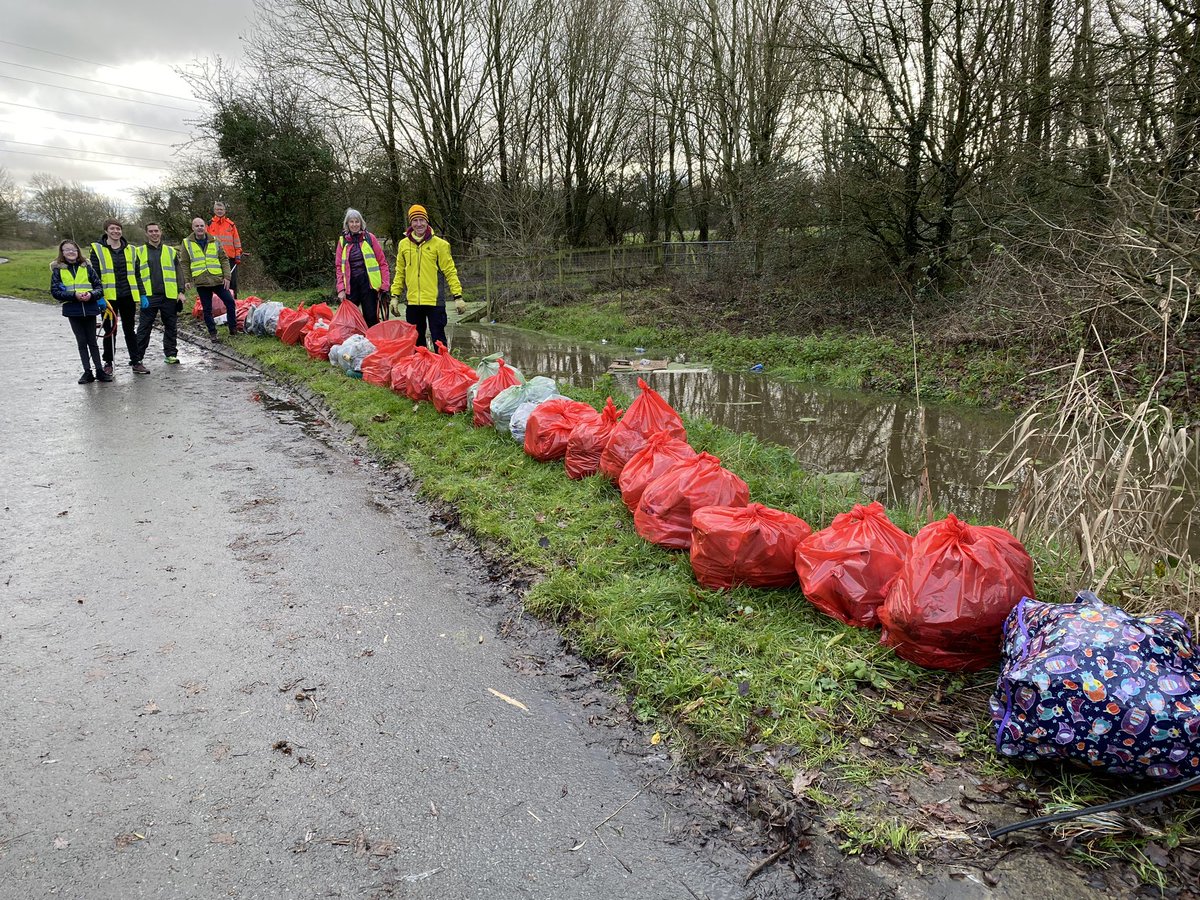 50 bags of rubbish picked by Lliswerry Runners club members & local counsellors along the 1st mile of the Lliswerry 8 race! @Lliswerryward Thanks to Cllr’s James Peterson, Andrew Sterry & Yvonne Forsey