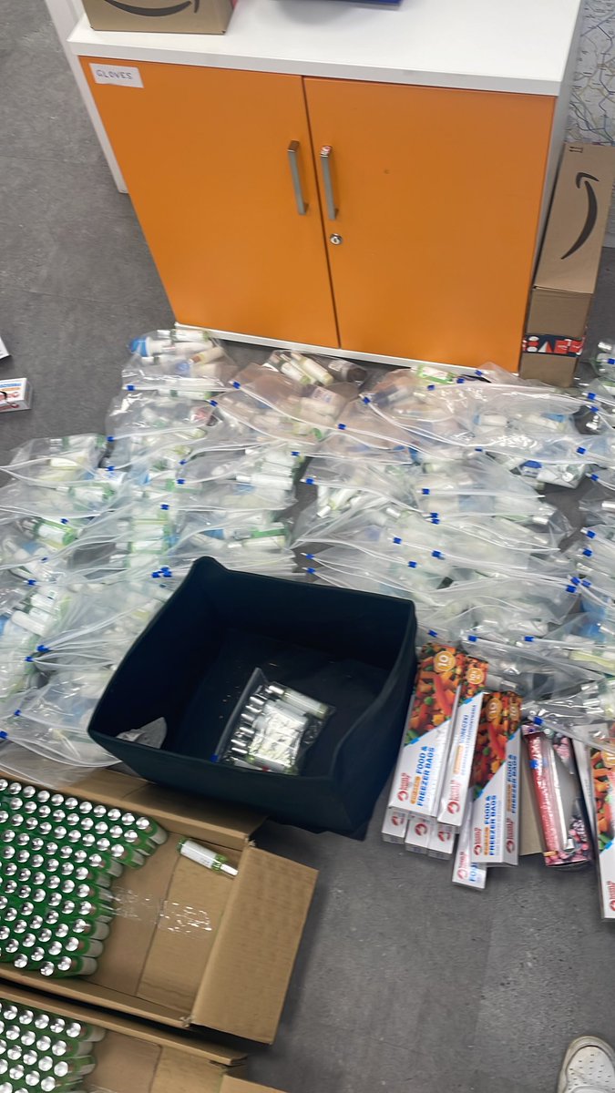 CasesComfort's tweet image. Spent today with the @RightatHomeUK team in Borehamwood thanks to Jordan and Jen who set it all up and got their team involved. Really charitable people with good hearts helping pack #comfortcases #nomorebinbags