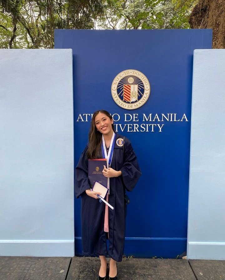 giannajpg's tweet photo. congrats our Magna Cum Laude, @arrowheadswp 💙🦅 https://t.co/EByJCvt2bA