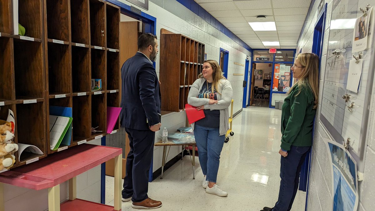 kdenny_'s tweet photo. Thank you @TonyVladu for stopping by to connect with our lead mentor and new to YCSD teachers. #leadycsd @mvesycsd @LavonneSturm @MrsSwarringim https://t.co/uaWP8vxAVv