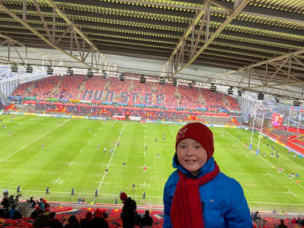SweeneyAlan's tweet photo. #ThomondParkSelfie https://t.co/QxwLIO1wt9