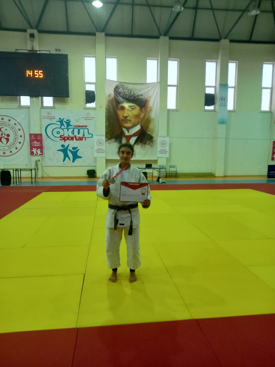 Okulumuz Öğrencisi Yasemin SADAY , Gaziantep’te düzenlenen liseler arası Judo müsabakalarında Türkiye 3.’ sü olmuştur. <a href="/SeyitAliBuyuk/">Seyit Ali Büyük</a> <a href="/AhmetTecimen/">Ahmet Tecimen</a>