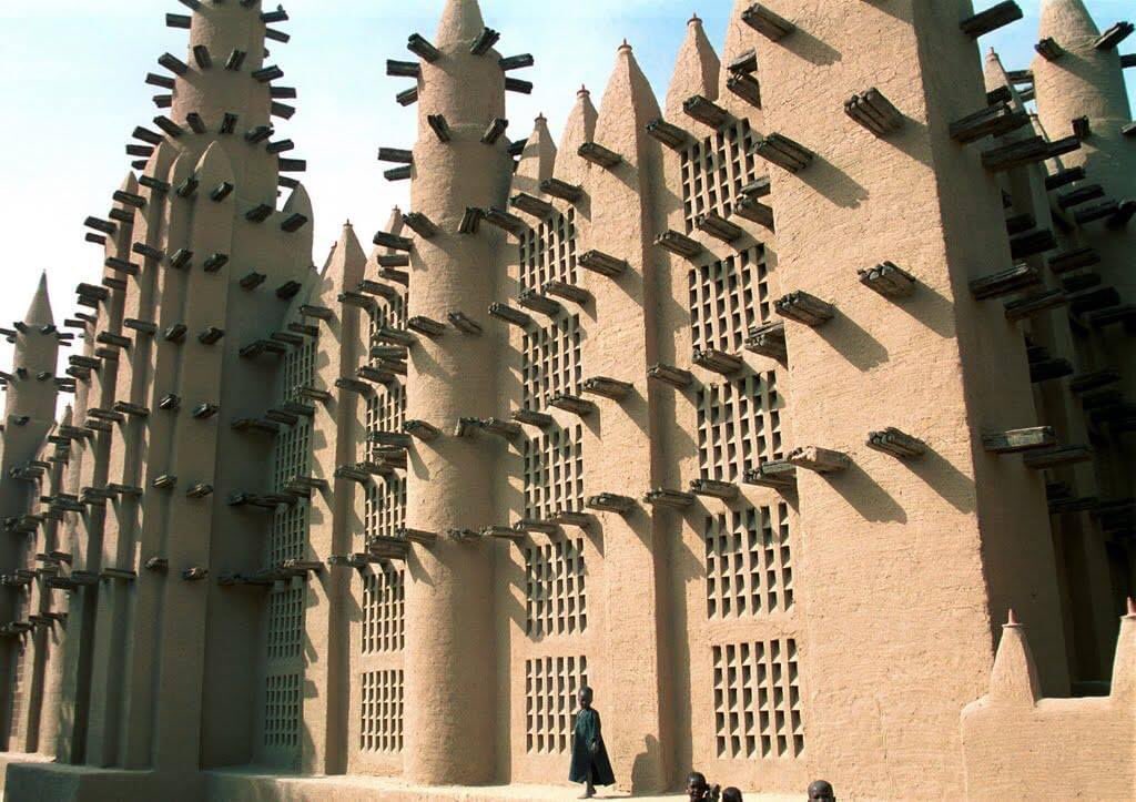 ancientkemite's tweet photo. There is a common misunderstanding that everytime someone sees a particular style of West African adobe architecture, they think they are seeing the Great Mosque of Djenne. https://t.co/36QkHQeQn3