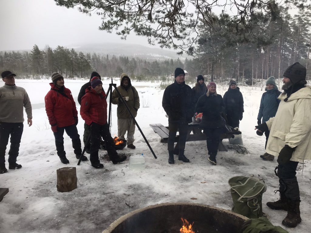 TrulsGulowsen's tweet photo. God kaffe, gode og lærerike samtaler, flott natur, mye elgspor, godt oppmøte og bred enighet om at ulven hører hjemme i skandinavisk natur og bør være trygg i ulvesona! Takk! #jatilulv! https://t.co/WRRuq0vT2W