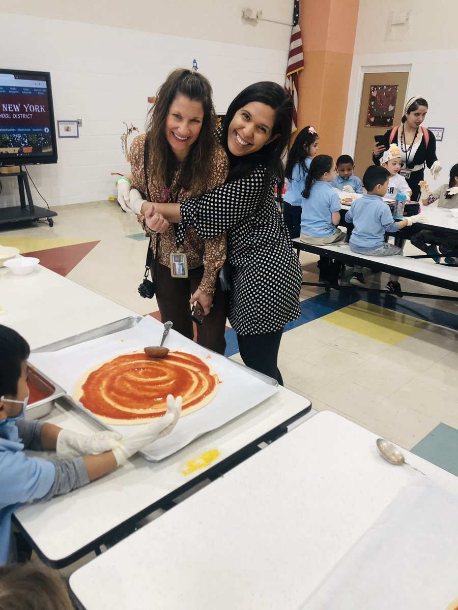 _MsStephanie_'s tweet photo. A big Thank You to Chef Kim, Ms. Beth and Ms. Cara for making little chefs out of preschool students. 👩🏻‍🍳🍕🧑🏽‍🍳 https://t.co/Iik2LXieUt