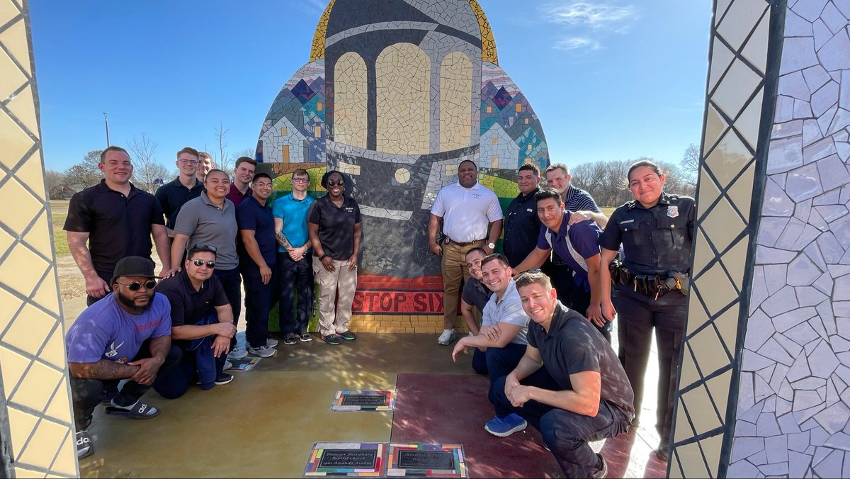 fwpdchiefnoakes's tweet photo. #Thanks to the community members who participated in our  @fortworthpd #community tour for another Academy class in #Northside &amp; #StopSix! Great way to meet citizens &amp; learn about our amazing @CityofFortWorth! Big thanks to @CasaAzulCoffee! @LanderosAnette https://t.co/liGItuuP29