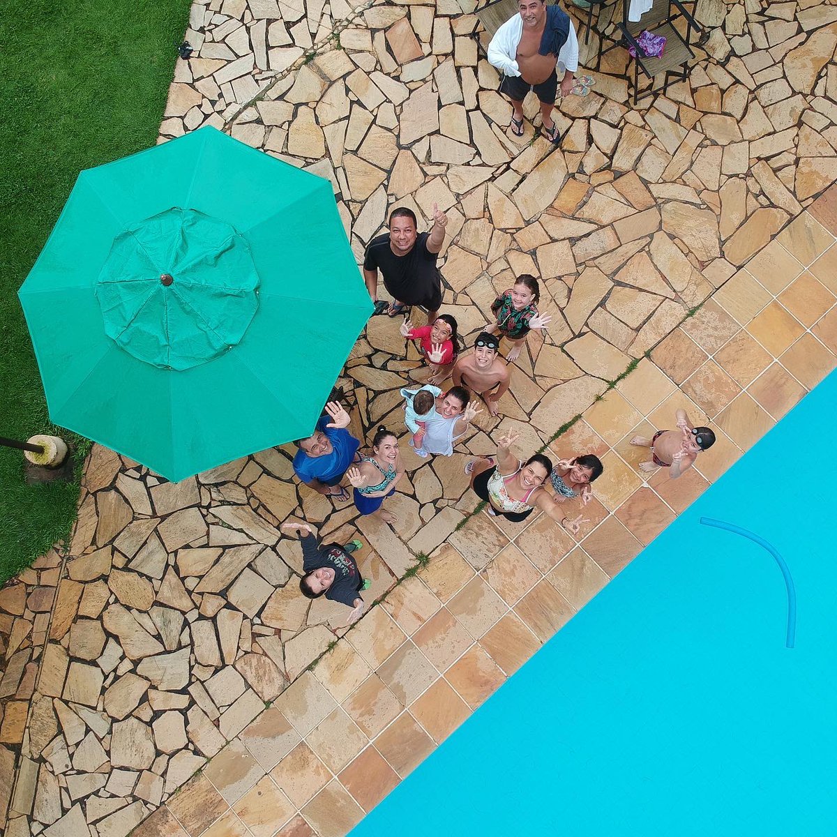 delmirojunior's tweet photo. Solar Fazenda do Cedro
Rodovia BR-040, km 45 - Pedro do Rio, Petrópolis - RJ, 25845-000
📷 @delmirojunior
#djiispark #djii #sparkdrone #solarfazendadocedro #petrópolis #pedrodorio #fazenda #riodejaneiro #brasil #drone #dronestagram #dronephotography https://t.co/rbYdJBaO0m