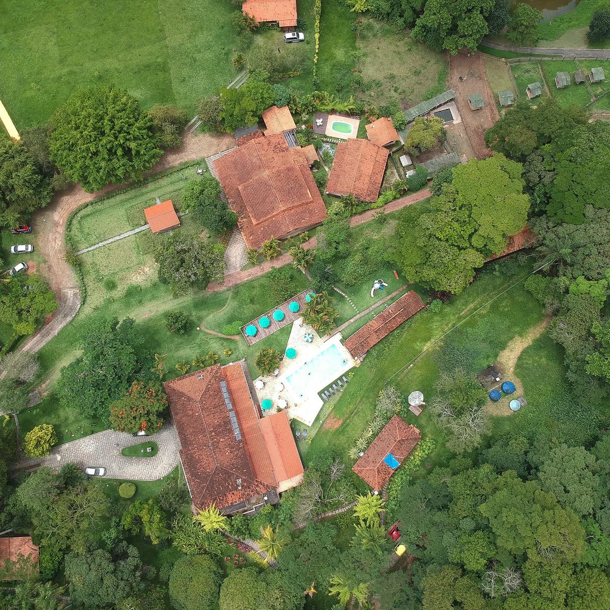 delmirojunior's tweet photo. Solar Fazenda do Cedro
Rodovia BR-040, km 45 - Pedro do Rio, Petrópolis - RJ, 25845-000
📷 @delmirojunior
#djiispark #djii #sparkdrone #solarfazendadocedro #petrópolis #pedrodorio #fazenda #riodejaneiro #brasil #drone #dronestagram #dronephotography https://t.co/rbYdJBaO0m