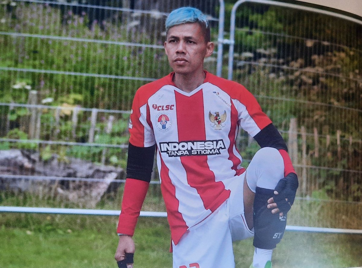 Teu gaduh barang sae kanggo diical,ieu we mangga 
Jersey timnas nu diangge ku abdi di kejuaraan <a href="/homelesswrldcup/">Homeless World Cup</a> .
Kondisi tilas.
Hasil penjualan kanggo didonasikeun ka kang hambali,nu nuju dirawat.
Mangga bilih aya nu wantun
<a href="/OfficialVBogor/">Militan Garis Perbatasan</a> .
Punten mung tiasa ngabantosan sakieu