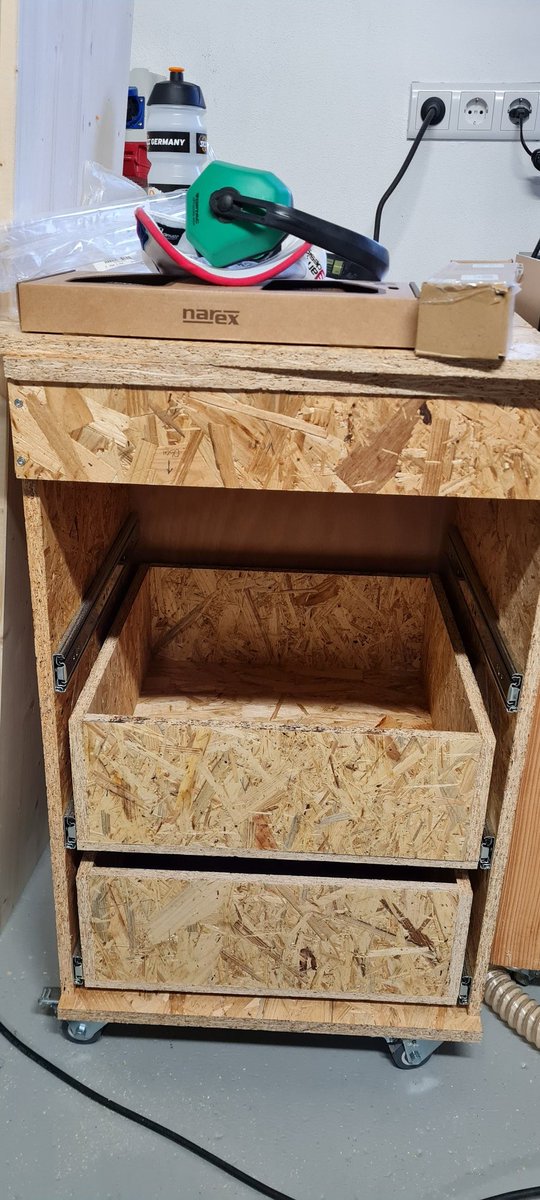 Heute den #Schrank für die #Werkstatt weiter gebaut. Die #Schubladen passen sogar. Hatte noch nie vorher welche gebaut 🙈