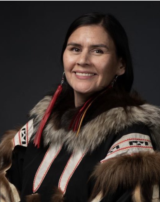 LTolzac's tweet photo. #ArchouldPhotography #Whitehorse #Yukon #BeadHideFurSymposium #Taalrumiq #TaalrumiqChristinaKing #Inuvialuit #WalrusTusk #atigi #amaruq #furs https://t.co/eFNrWbc9qx