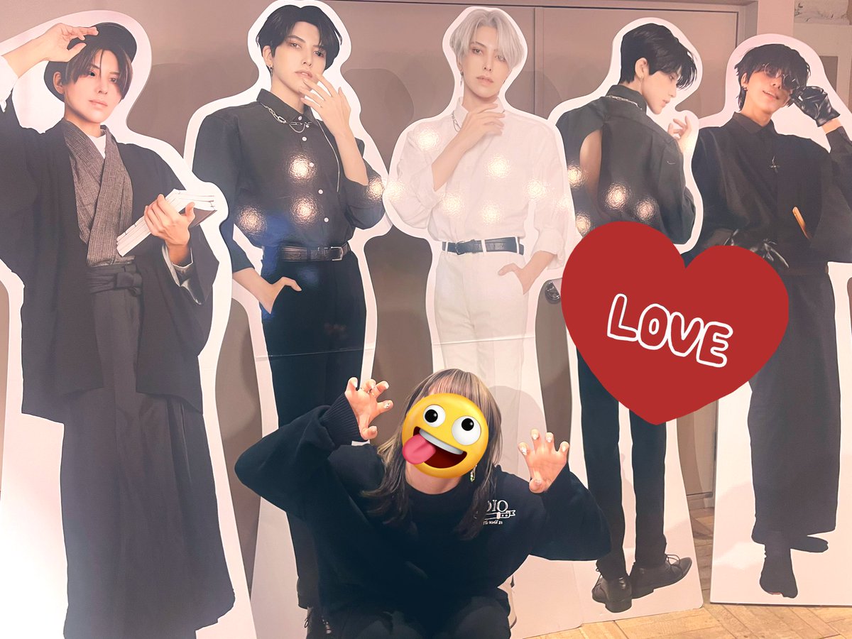 c_babell's tweet photo. 最前で緊張したけど、ウィルさんに会えてすんごい嬉しかったし
ウィルさん好きのお仲間できて嬉しい✨

ウィルさんに
佐賀から来たこと
&amp; 
ジョジョのコスプレして欲しいこと
伝えれた♡

本当に【2部】を選んで良かった︎💕︎ https://t.co/RXyTTjegot