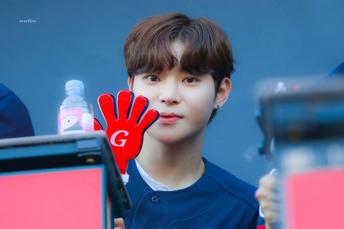 #나의자랑_진화야_생일축하해
#HAPPYJINHWADAY

.   ♡ ♡ ᕬ ᕬ ♡ ♡
 + ♡ ( ⌯＇^＇⌯) ♡ +
┏━♡━ U U━♡━┓
 ♡ 태어나줘서 고마워 ♡
┗━♡━━━━♡━┛

#블리처스 #BLITZERS #JINHWA #진화 #최진화