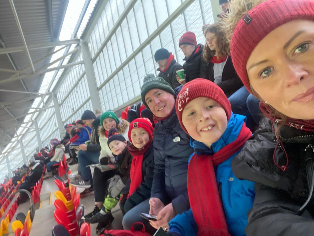 SweeneyAlan's tweet photo. #ThomondParkSelfie https://t.co/Ym3M4LrCBG