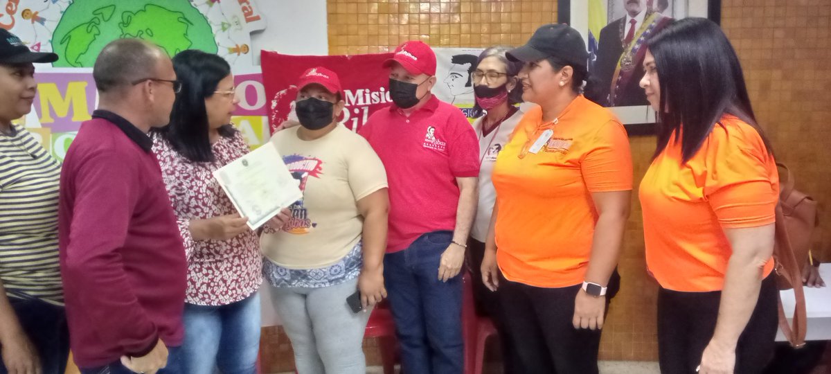 SecEduBolivar's tweet photo. Equipo de la @SecEduBolivar junto a la Econ. @ovanyaguirre realizaron un recorrido por las instalaciones de la @FSBolivar lugar donde se está desarrollando la Jornada del Buen Gobierno, por el día del Educador. https://t.co/UrJFSfQVLx
