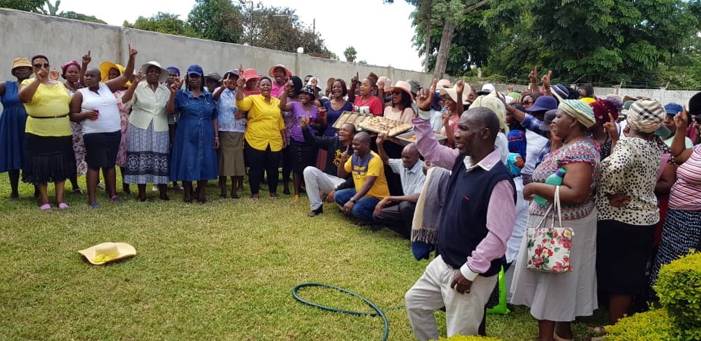 Today with women for Ward 26 Nketa Constituency with Clr Mpumelelo Moyo, Dr Nyathi, N Mguni, Mrs Maplanka and Yellowman drumming up support for CCC. Women are the majority voters and we convinced them to make sure that they all vote for CCC. #Fakapressure #KangeneUjaha