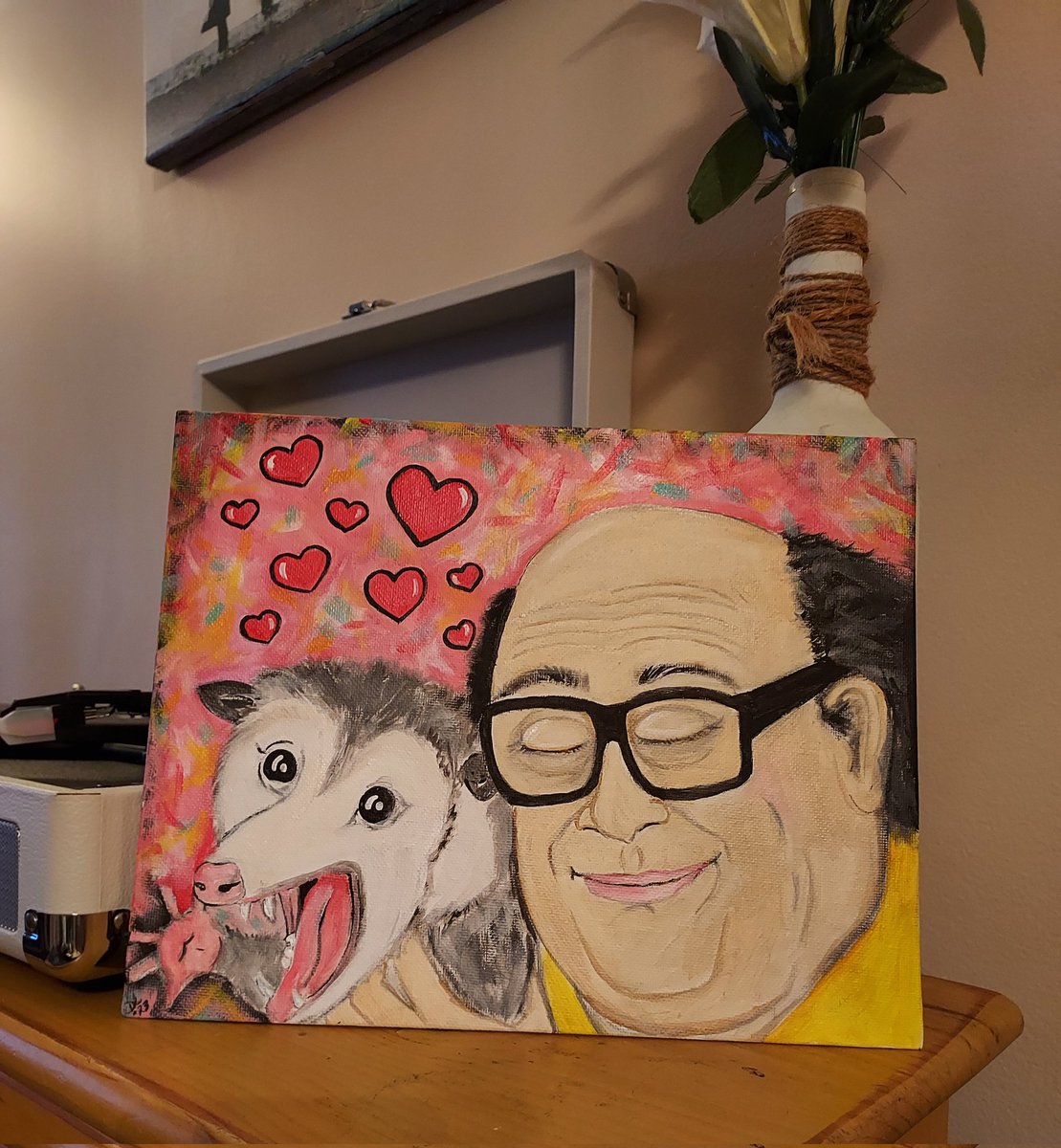 Artist_Dlayne's tweet photo. My Newest piece
Titled, "I love my new kitty"
@DannyDeVito 
#dannydevito #comedy #nationaltreasure #opossums #ArtistOnTwitter #art #artist https://t.co/0pMi79cYLN