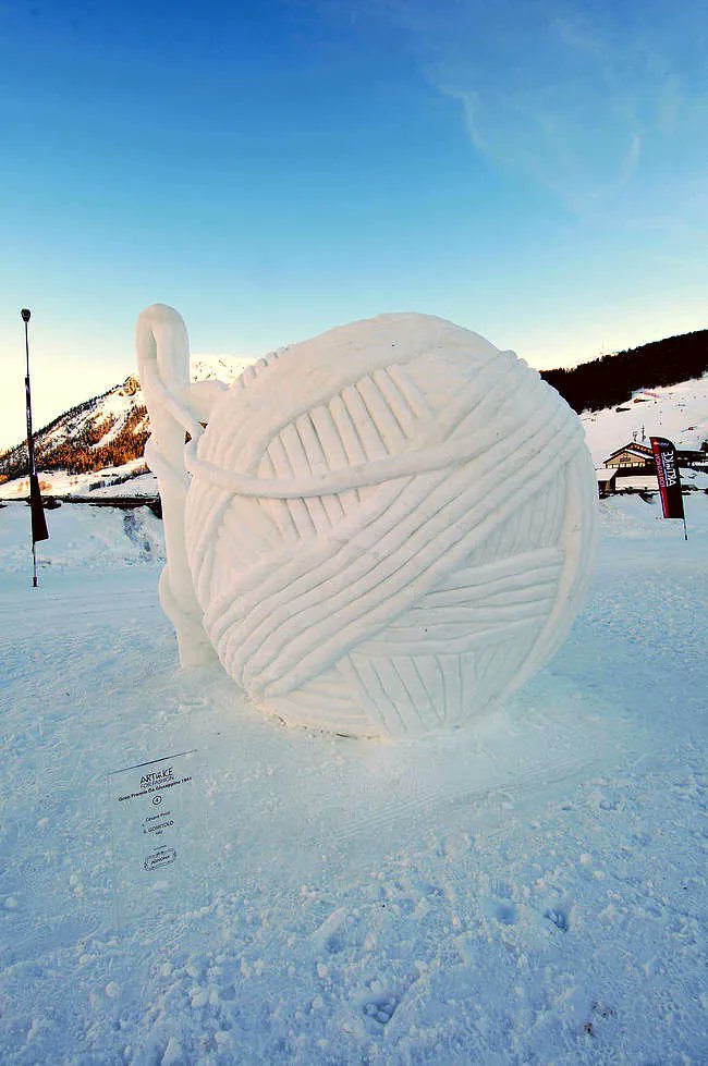 Beautiful Ball of Yarn Ice Sculpture: 👉 buff.ly/3GthKwF #icesculpture