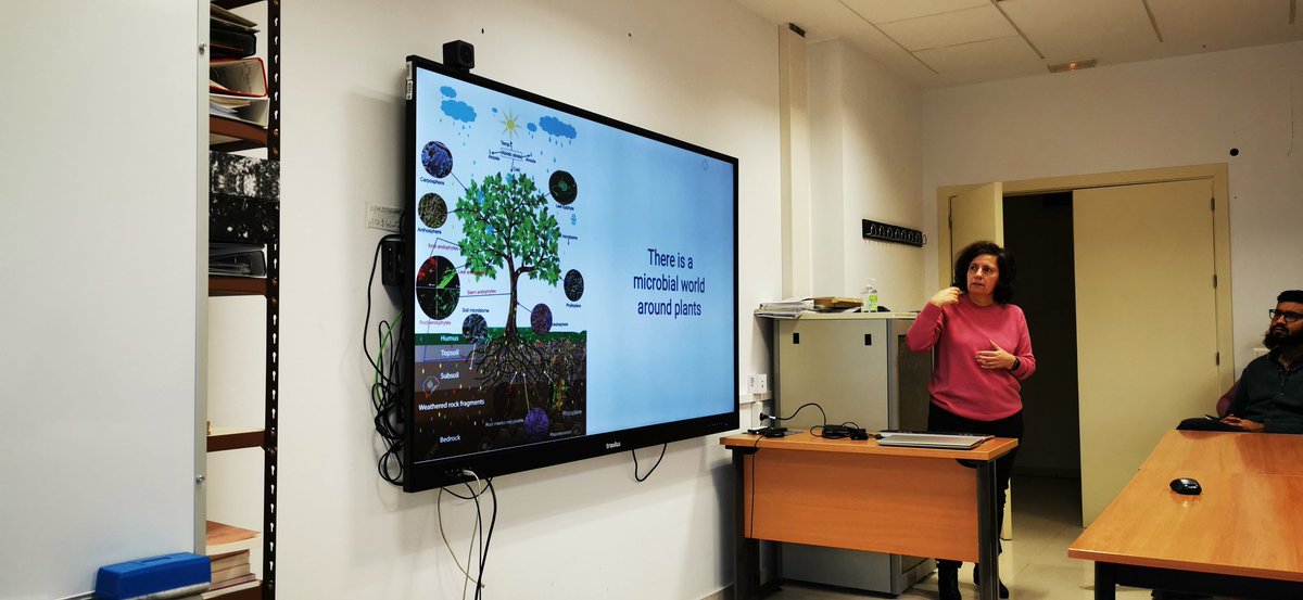forestpatuva's tweet photo. Interesting talk by Teresa Lino-Neto from CBMA (Braga) this week on the microbioma of corn oak and forest health. The biological control by endophytes have a big gap to increase the resilence of the Mediterranean forest against climate change!!! https://t.co/wBLf5O1EQw