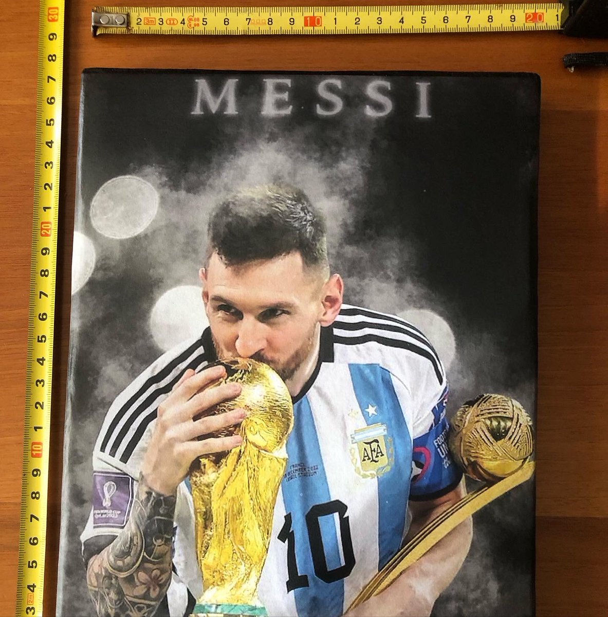 Quadro di Messi  #messi campione del mondo, da appendere dove vuoi, possibilità di spedire con spese a carico e di realizzarne altri, anche in altri formati, con l’immagine che vuoi, anche una foto fatta con il cellulare. (27x20x2 cm , 5€) #campeon #argentina #quatar2022