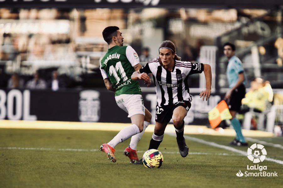 FutbolMallorca's tweet photo. 🤩📸

Fotos de un día que @carlitoss_6 siempre recordará. Su debut en el fútbol profesional con el 𝗖𝗮𝗿𝘁𝗮𝗴𝗲𝗻𝗮.

El mallorquín ha jugado todo el partido ante el 𝗛𝘂𝗲𝘀𝗰𝗮 en Cartagonova (𝟎-𝟎). https://t.co/F9x0VEaBp2