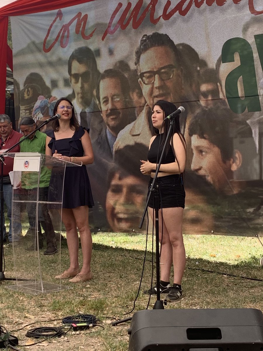 daniel_nunez_a's tweet photo. Después de 3 años.....Con Allende en la memoria, escuchando a la alcaldesa de Santiago en la inauguración de la Fiesta de los Abrazos de los comunistas. https://t.co/LT24KLf8CL