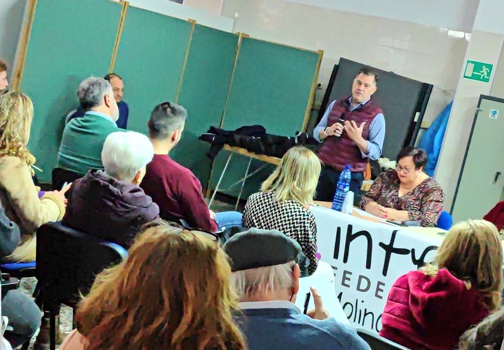 popularesmolina's tweet photo. 🗳️ Nuestros concejales @franhernandezg y @juanipatrona han asistido a la clausura de la XXV asamblea de #Interbarrios, la federación de asociaciones vecinales más importante de #MolinaDeSegura.
💙 Enhorabuena a José Fernández Lozano, nuevo presidente, y a su directiva. https://t.co/8tb8XTMOeX
