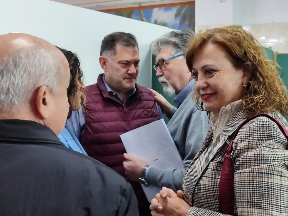 popularesmolina's tweet photo. 🗳️ Nuestros concejales @franhernandezg y @juanipatrona han asistido a la clausura de la XXV asamblea de #Interbarrios, la federación de asociaciones vecinales más importante de #MolinaDeSegura.
💙 Enhorabuena a José Fernández Lozano, nuevo presidente, y a su directiva. https://t.co/8tb8XTMOeX