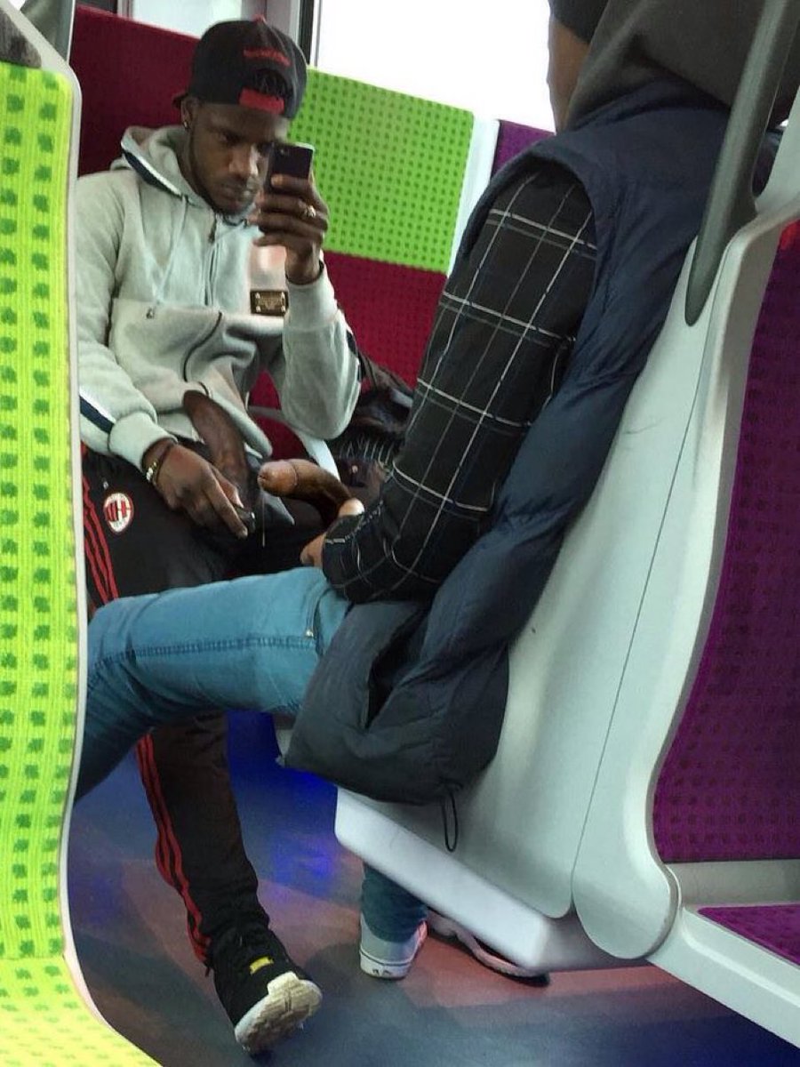 RT si tu t’assoies à coté d’eux dans le train pour leur vider les couilles 💦