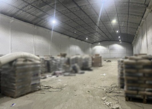 DIJINPolicia's tweet photo. Funcionarios de #Dijin en coordinación con @FiscaliaCol realizaron la incautación de 140 kilos de clorhidrato de cocaína, que se encontraban ocultos en 7 bultos en una bodega de la zona industrial de Cartagena ‘Bolívar’.

#DiosYPatria 
#ImplacablesContraElDelito https://t.co/LPcgj4o4g6