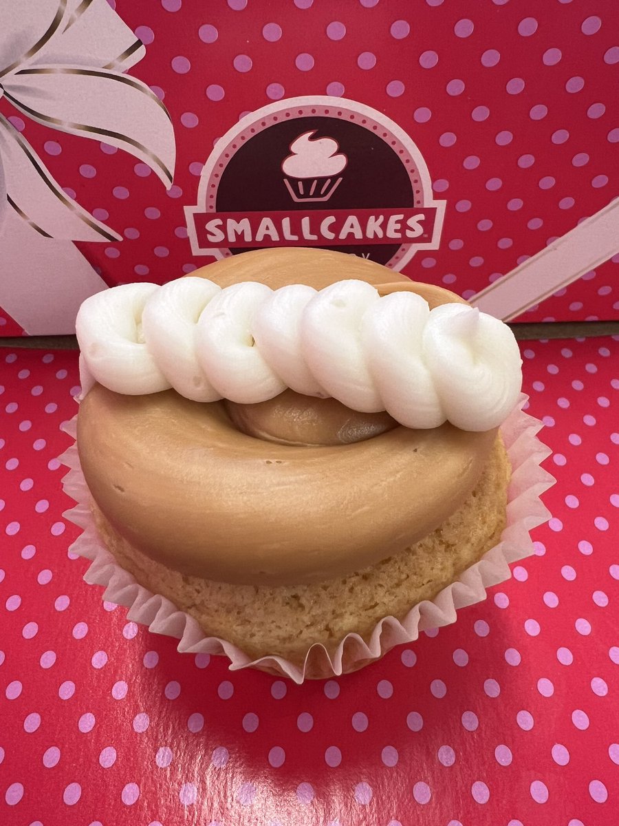 SmallCakesNDH's tweet photo. Happy Saturday guys! Today’s #yummy specials are #StuffedCookie #SangriaSplash &amp; #CaramelVanillaCream #Cupcakes +17 delicious daily #cupcake flavors! Order pickup at 404.621.9634 or https://t.co/MTIy7NEtp6! Or get delivery thru UberEats GrubHub or DoorDash! https://t.co/OA3h7ziMtC