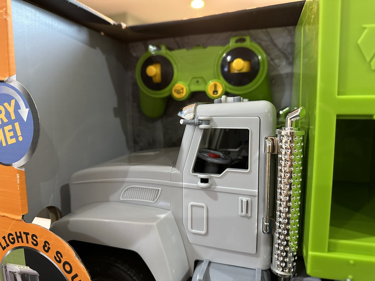 LiamTrant's tweet photo. .@Target My kid opened this on Xmas to find a broken mirror and missing bins. I returned it to my local Target which said there were none in stock. So I went home and ordered one on https://t.co/ZFub8X9fWK.
I just opened the box to find THE EXACT SAME ITEM I HAD RETURNED! https://t.co/VMUpWELmUk