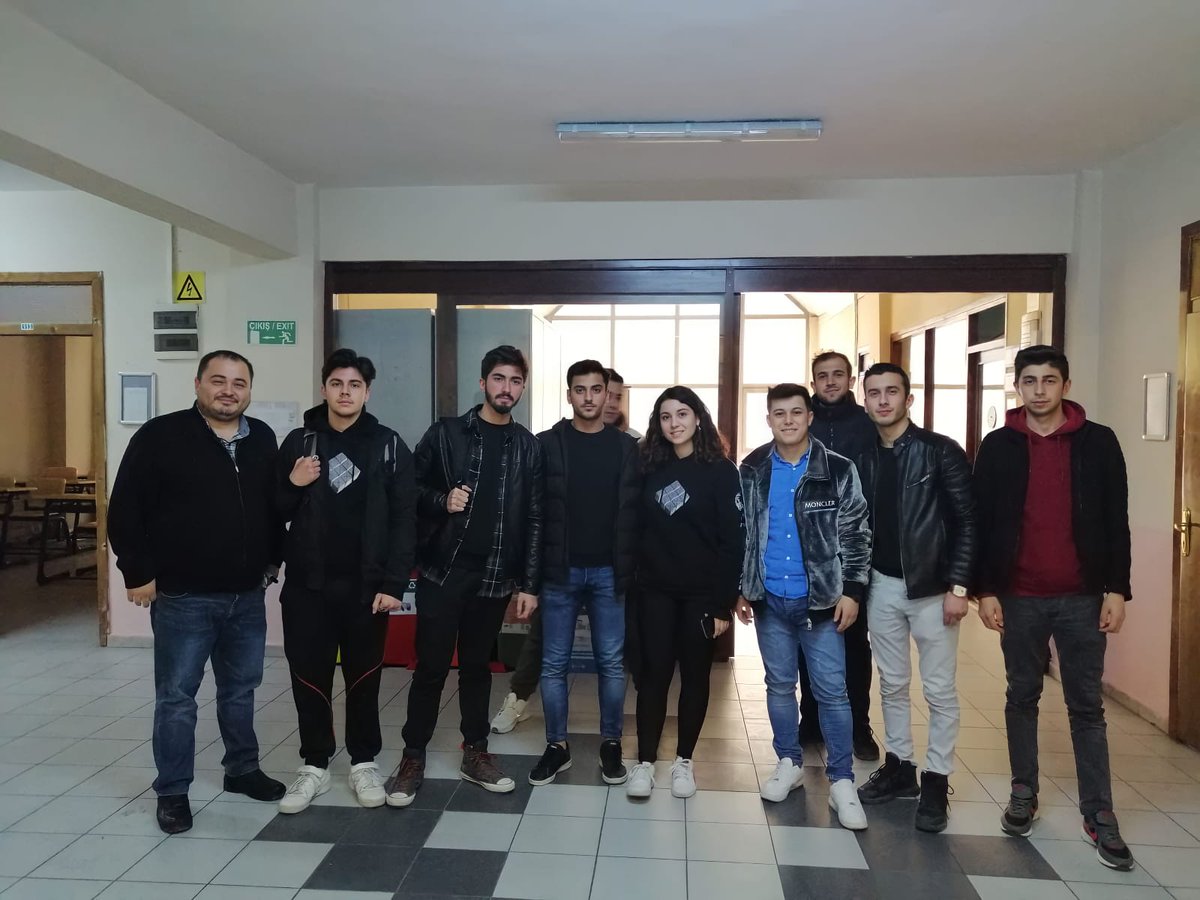 dublockchnt's tweet photo. Düzce üniversitesi Kaynaşlı Meslek yüksekokulunda Blockchain nedir? Ve Metaverse nedir ? Sunumu yaptık. Bizi davet eden @temelsafak hocamıza  teşekkür ederiz.

@duzceuniversite
#blockchain #metaverse #blockchaintechnology https://t.co/QKU4u9maVl