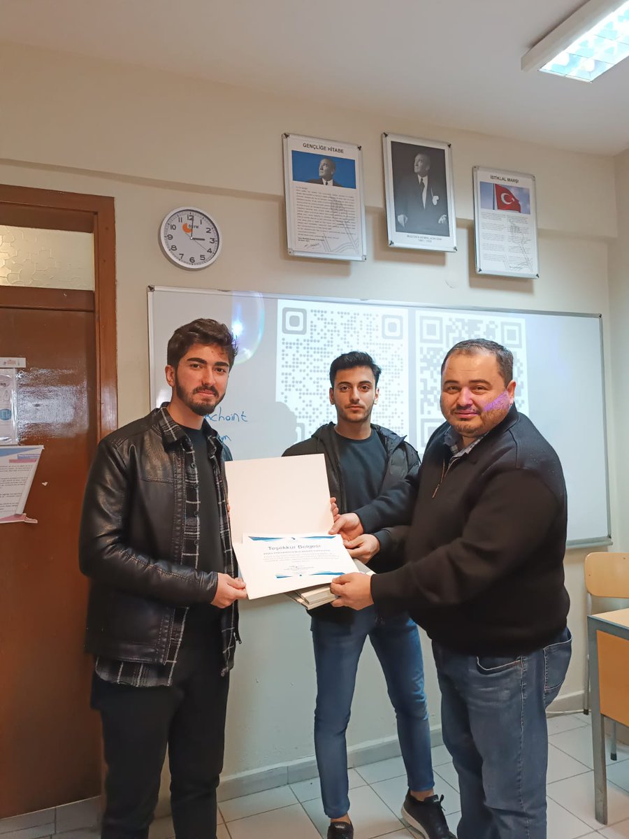 dublockchnt's tweet photo. Düzce üniversitesi Kaynaşlı Meslek yüksekokulunda Blockchain nedir? Ve Metaverse nedir ? Sunumu yaptık. Bizi davet eden @temelsafak hocamıza  teşekkür ederiz.

@duzceuniversite
#blockchain #metaverse #blockchaintechnology https://t.co/QKU4u9maVl