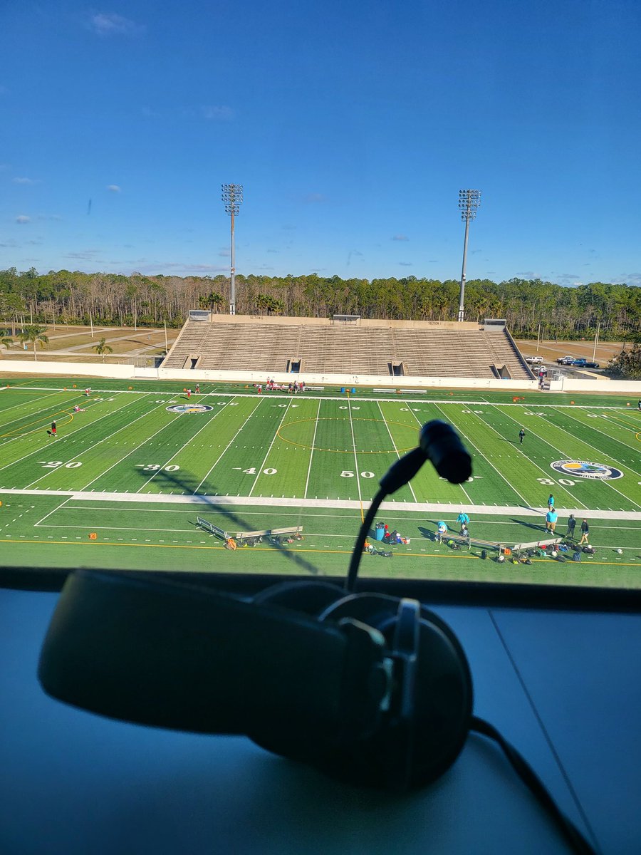 CKattSports's tweet photo. 4 Semi-Pro Football National Champions are crowned today. On the call for this chilly day at Daytona Stadium! https://t.co/DGFUyiUkoI
#USABowl https://t.co/wZrHd7wI3e
