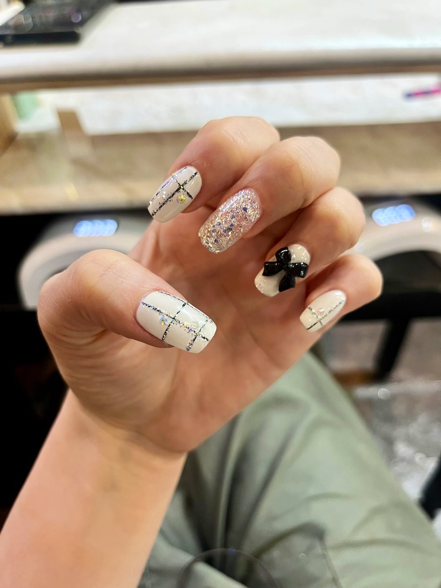 afalse_prophet's tweet photo. omfgggg got these nails done in korea๐๐ sorry ladies I'm only gripping dick with these for the next 2-3 weeks ๐๐ #outofcomission https://t.co/1BX2AGAaZb