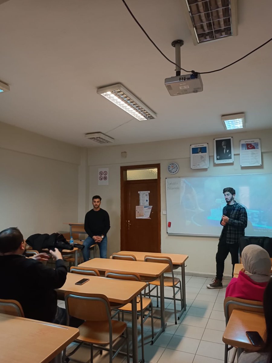dublockchnt's tweet photo. Düzce üniversitesi Kaynaşlı Meslek yüksekokulunda Blockchain nedir? Ve Metaverse nedir ? Sunumu yaptık. Bizi davet eden @temelsafak hocamıza  teşekkür ederiz.

@duzceuniversite
#blockchain #metaverse #blockchaintechnology https://t.co/QKU4u9maVl