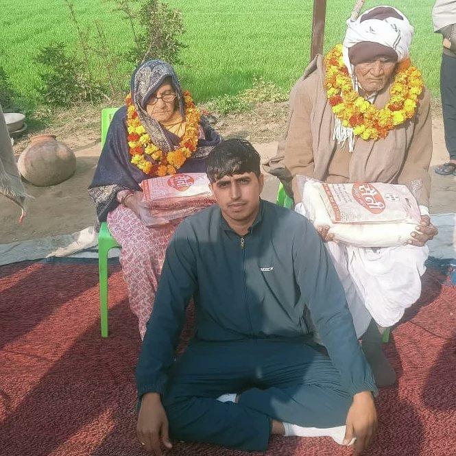 🌳🌴🌲मकर संक्रांति के शुभ अवसर पर ऑक्सीजन नर्सरी में हवन यज्ञ किया गया और गाँव की सबसे बुजुर्ग महिला श्रीमती भगानी देवी जी और पुरुष मास्टर नफ़े सिंह जी को सम्मानित कर सभी मौजूद आदरणीय ग्रामवासियों को प्रसाद वितरित कर मकर संक्रांति का पावन पर्व मनाया गया।*🌲🌳🌴🙏