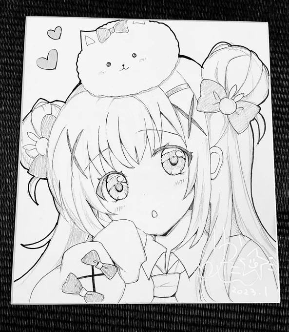 チノちゃん描いた!細ペンとマッキーしか持ってきてなかった(  'ཫ`)後は鉛筆でどうにか。こんな感じの色紙何枚か描いてコミトレ持っていきます。誰か買ってくれるかなぁ。また描けたらアップしますー。夜中になるけど 