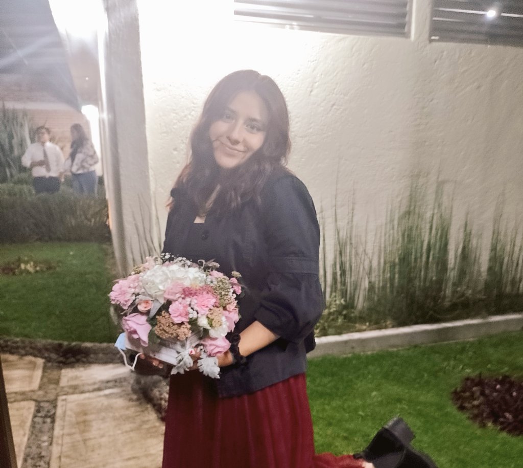ximerayaa's tweet photo. igualita 🙈 https://t.co/yHcpKkY7bT