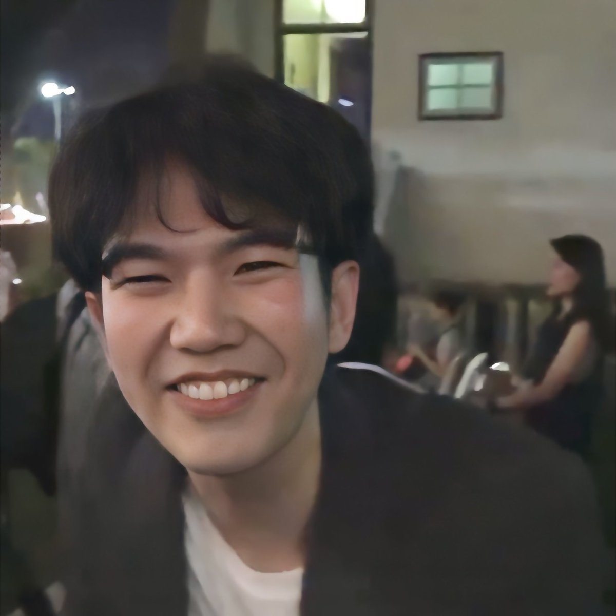 biupage's tweet photo. beautiful bright smile https://t.co/jp3v3j9xlg