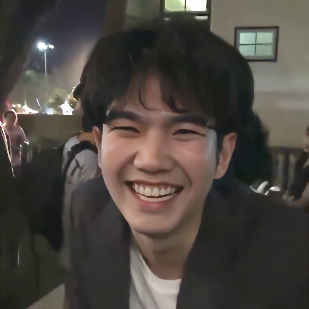 biupage's tweet photo. beautiful bright smile https://t.co/jp3v3j9xlg