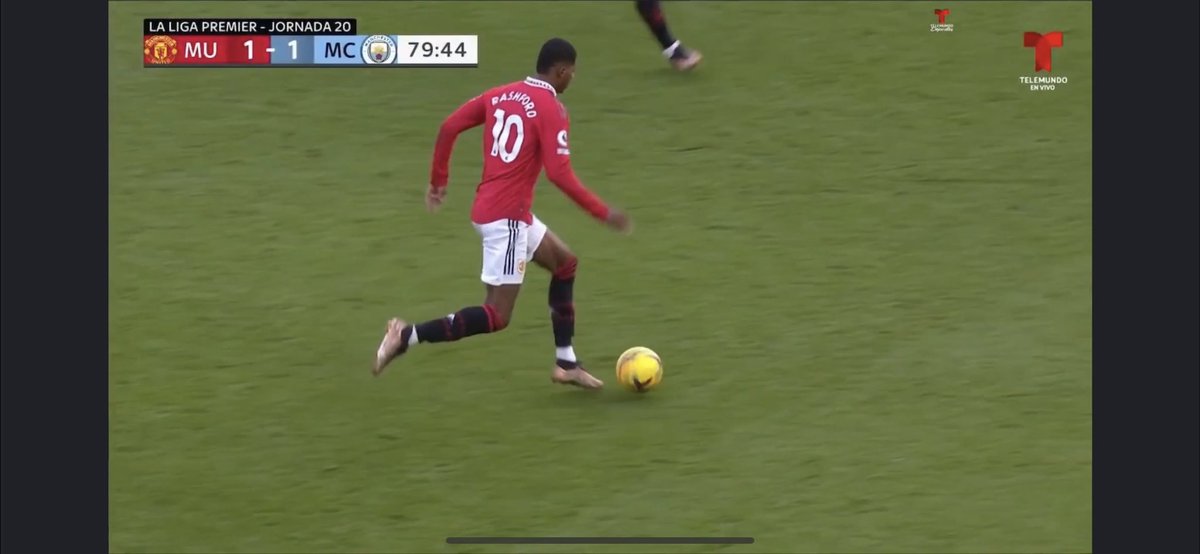 raqi31's tweet photo. @Castro1021 Rashford gets a goal and a assists with the ref help https://t.co/fiJ7lZfKLZ